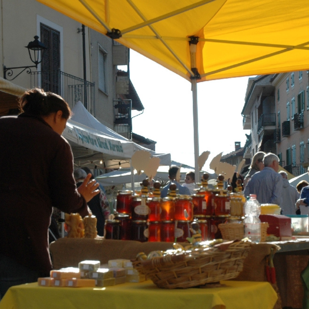 Stand Festival miele Sommariva del Bosco